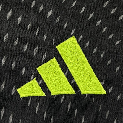 2025/2026 Real Madrid Goalkeeper Kit Visitante