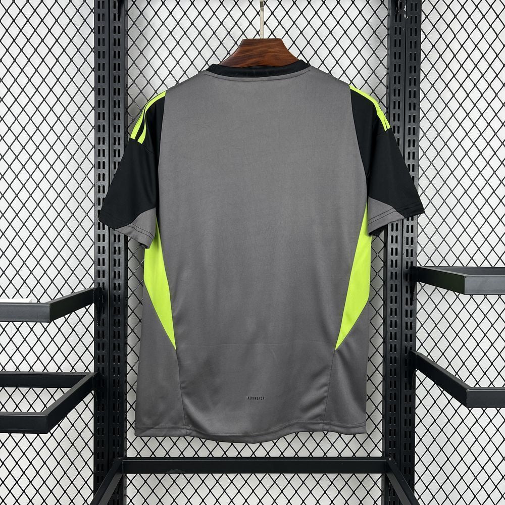 2025/2026 Real Madrid Goalkeeper Kit Visitante